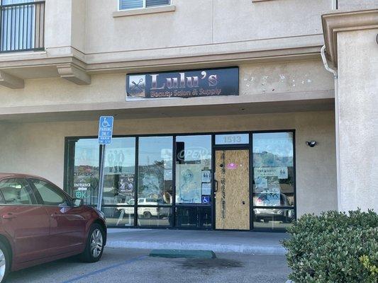 Lulus Beauty Salon