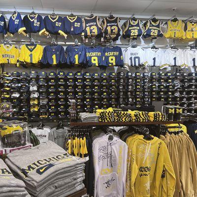 Rally House Maple Village Crossing