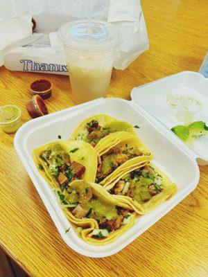 Tacos de lengua y horchata