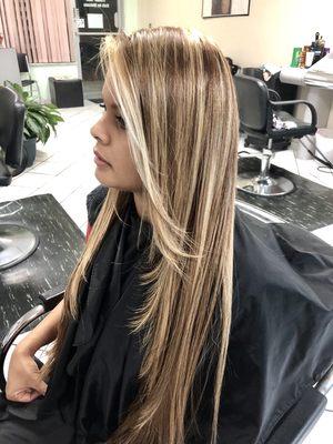 Valeska Dominican Salon