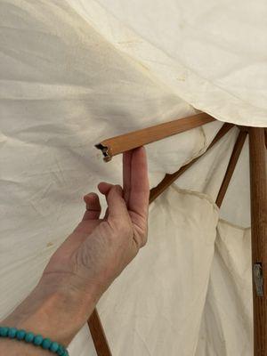 Broken umbrella. Had to pay to use Icona's daily instead.