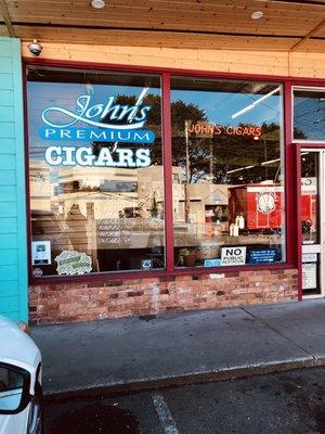 Myrtlewood Liquors & John's Cigars