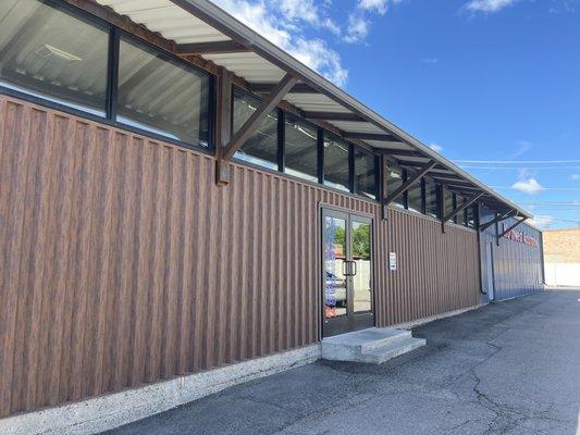 Entrance to Northwest Auto