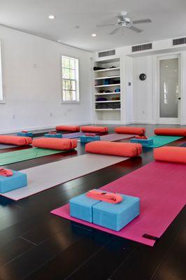 Beautiful studio with lots of natural sunlight