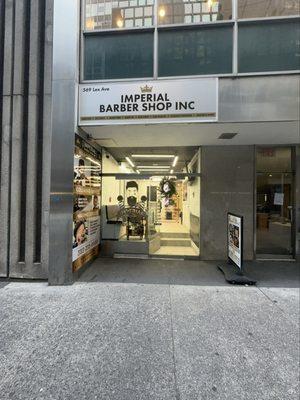 Imperial Barbershop 2 #MidtownEast #ChryslerBuilding #GrandCentral #51StreetInLexington #BestBarbershop #BarberShop #Barber#