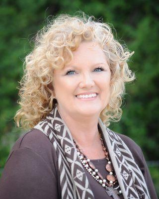 Farmers Insurance - Dana Hoelscher