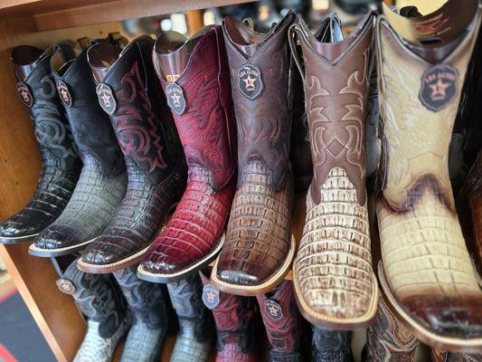 Los Potrillos Western Wear