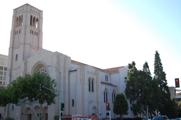 FBC Pasadena exterior from Marengo