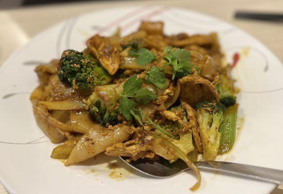 Curry stir fry flat noodle