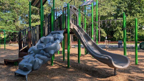 playset // Cloverdale Park * WDBR, VA