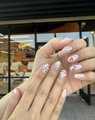 Gloss + Glow Nails Bar