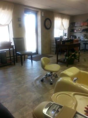 Cute, clean and cozy local nail salon