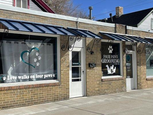Four Paws Pet Salon