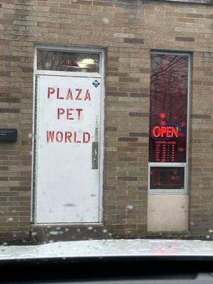 Opening to store Plaza Pet World