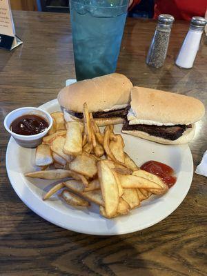 Brisket sandwich & steak fries
