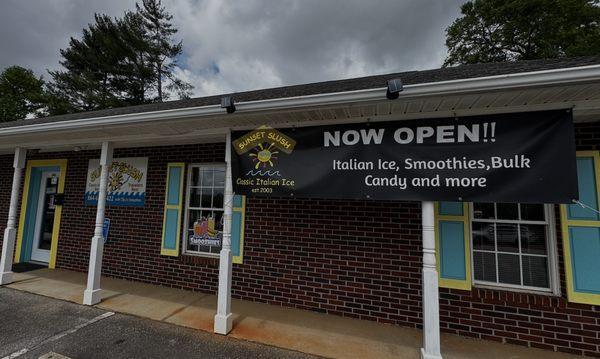 Sunset Slush of Travelers Rest with TReats Smoothies