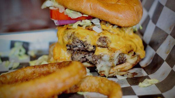 Lizzy's Burger Bar & Grill