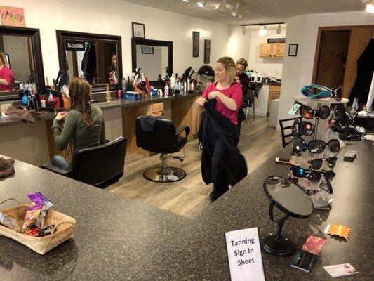 Carriage House Salon And Tanning