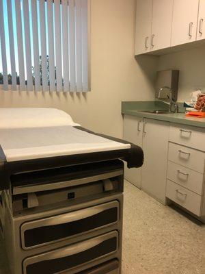 After more than an hour wait, we finally got in a room. Wonder what the wait will be in here...