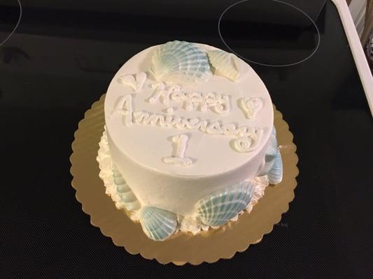 The anniversary cake, delicious!