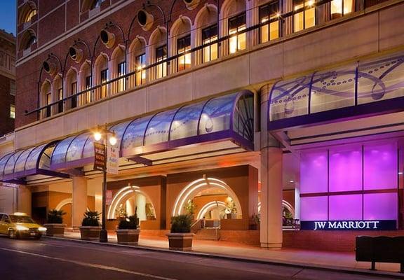 Our downtown San Francisco hotel is ideally located near Union Square, Market Street, and Moscone Convention Center.