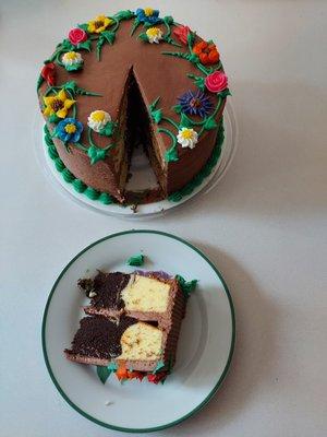 Marble cake with flower decorations