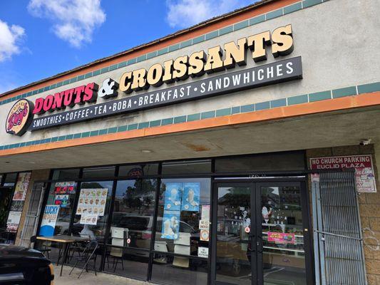 Dey's Doughnuts & Croissants