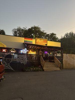 Dee's Country Cocktail Lounge