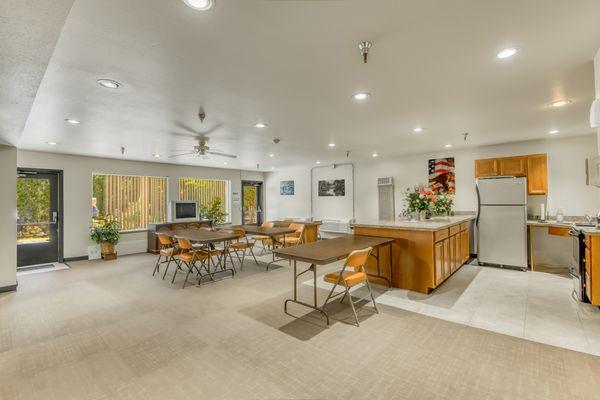 Community, Dining, and Meeting Room