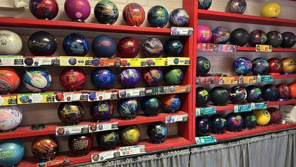 High Flush Pro Shop. Where you can get Bowling balls, bowling bags, bowling shoes, accessories, plug work etc!! Feel free to contact us!