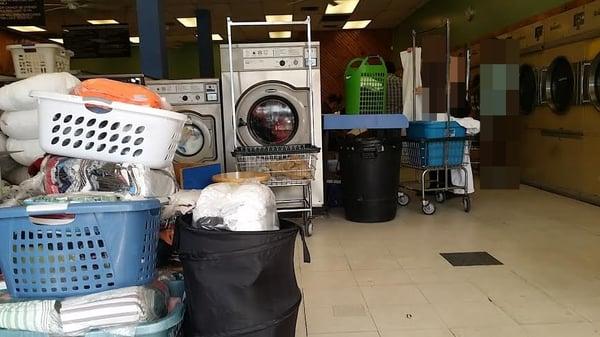 Kirkwood Laundromat front view.