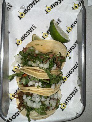 Trío tacos: asada, birria, al pastor