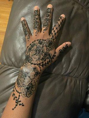 A henna design