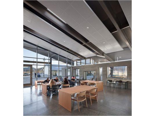 Inside look of the learning commons, the computer lab is to the right of the photo (not visible in this photo)