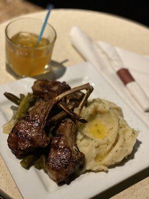 Buttery Garlic Potatoes, Fresh Greens Beans, with Savory Chops. Mmmmmm