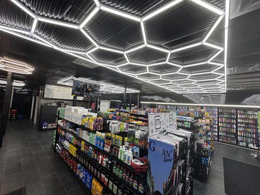 Newly remodeled gas station. So clean and the service was great. Also in a great location. Easily accessible from I -275.