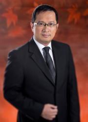 Arthur Lin, Of Counsel to the Law Office of Robin Yeamans. Speaks English and Mandarin.