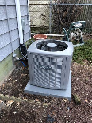 Air conditioning condenser
