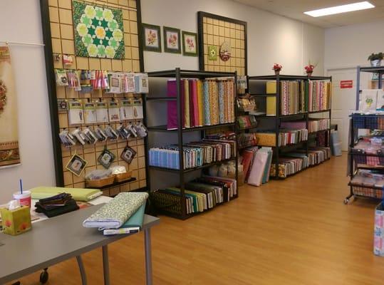 A bit of the notions wall (they have the leather thimble pads!)