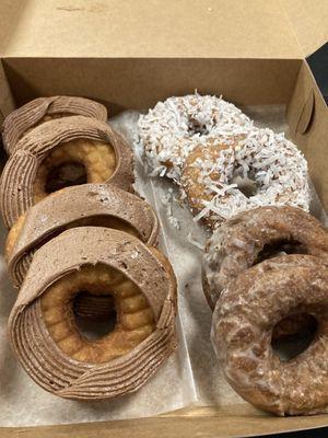 Eight beautiful donuts.