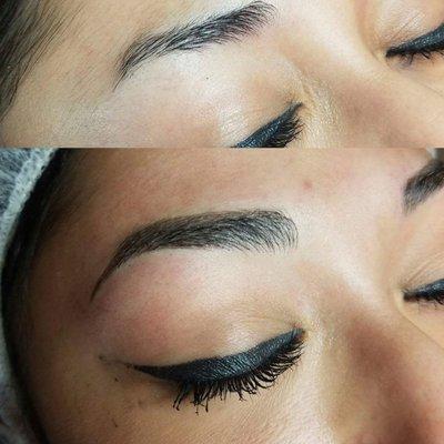 Licensed esthetician specializing in microblading eyebrows