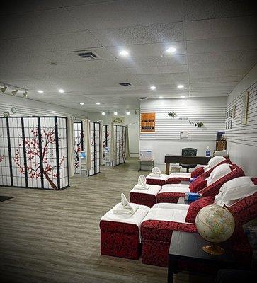 This place was FLAWLESS! Had reflex done for my neuropathy and was walking on clouds when I left.