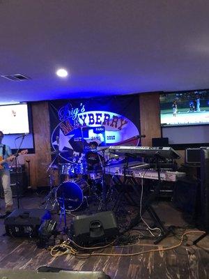 Live music on weekends