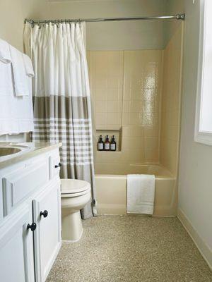 Single Queen Bathroom