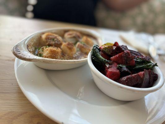 Baked scallops and beets