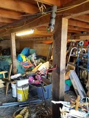 " Clutter got you stuck? Overwhelmed by mess? Don't lift a finger. We'll handle the whole situation. Call Working Hands at 707-275-8713. "