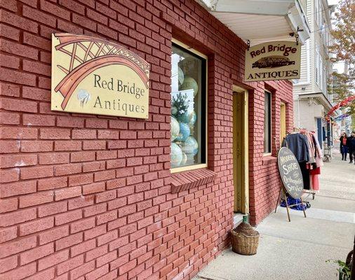 Redbridge Antiques And Estate Service