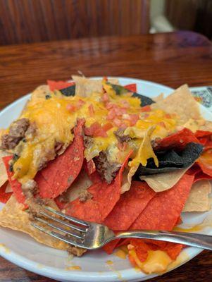 First off the beef nachos while pretty, fell short of my expectations with the mixture of regular melted cheese on top of cheese sauce.