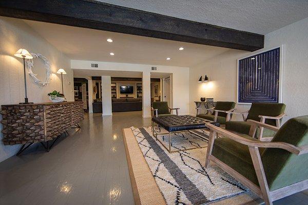 Los Pinones Apartments