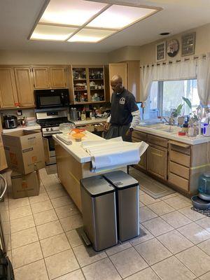 We pack your kitchen